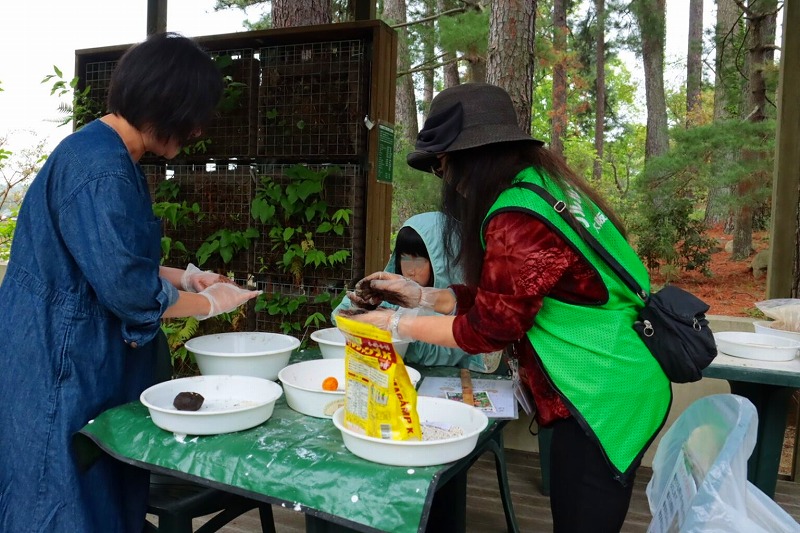 家庭園芸普及協会のたねダンゴの作り方